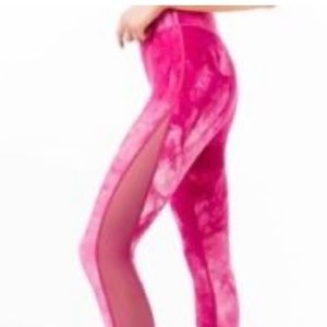 Like new!! Zyia Fuschia Hendrix mesh light n tight capri (20”), size 8-10.